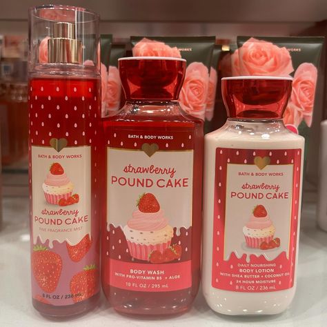 Strawberry Products, Strawberry Shampoo, Pound Cake With Strawberries, Gloss Labial, Bath N Body Works, Body Hygiene, Perfect Skin Care Routine, Body Smells, Bath And Body Works Perfume