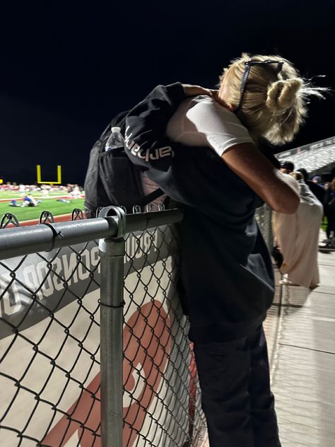 at football game 🏈 Girlfriend At Boyfriends Football Game, Dating Football Players, Football Bf Aesthetic, Football Boy Aesthetic, Blonde Football Player, Football Boyfriend Aesthetic, Football Player Aesthetic, Football Player Girlfriend, Football Player Boyfriend