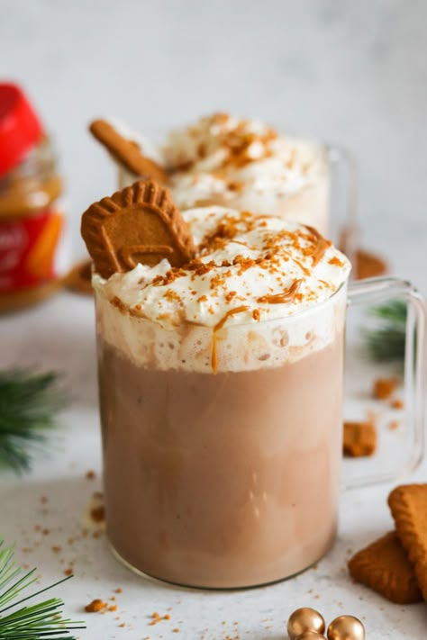 Biscoff Hot Chocolate (So Good) - My Morning Mocha Hot Chocolate Toppings, Biscoff Recipes, Biscoff Cookies, Homemade Hot Chocolate, Milkshake Recipes, Hot Chocolate Recipes, French Toast Recipe, Chocolate Drinks, Toast Recipes