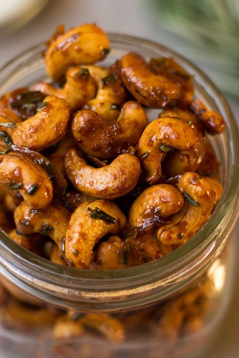 Paleo and gluten free Honey Rosemary Roasted Cashews are just 4 ingredients and are absolutely delicious. Simply make the honey rosemary mixture and roast until caramelized. They make an easy appetizer, snack, or homemade gift for the holidays. Rosemary Cashews, Honey Roasted Cashews, Homemade Food Gifts, Roasted Cashews, Holiday Eating, Feel Good Food, Honey Roasted, Healthy Gluten Free, Yummy Eats