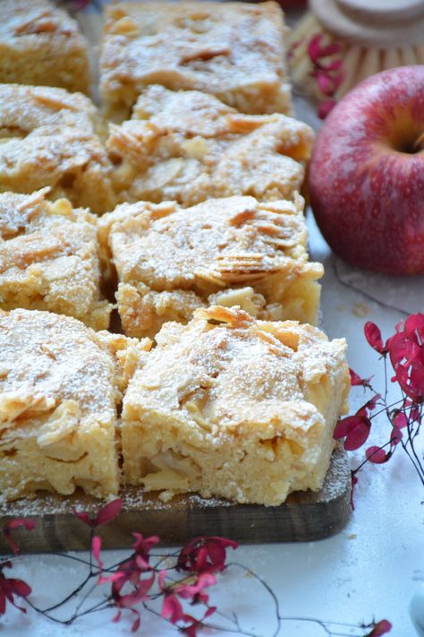 Zimt Apfel Blondies mit Mandelkruste - herbstliche Apfelkuchenvariante Rezepte Amalienwohnzimmer - German Baking, No Bake Snacks, Apple Desserts, Pastry Recipes, How Sweet Eats, Everyday Food, Chocolate Desserts, Sweet Snacks, Creative Food