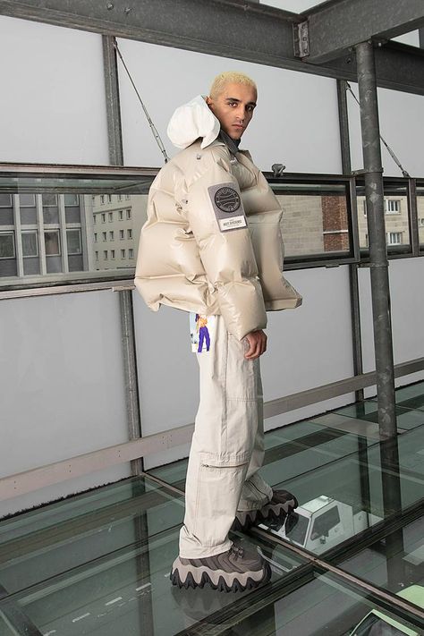 Futuristic Mens Fashion, Astronaut Fashion, Astronaut Suit, Urban Cowboy, Menswear Runway, Its Fall, Weird Fashion, Menswear Fashion Show, Futuristic Fashion