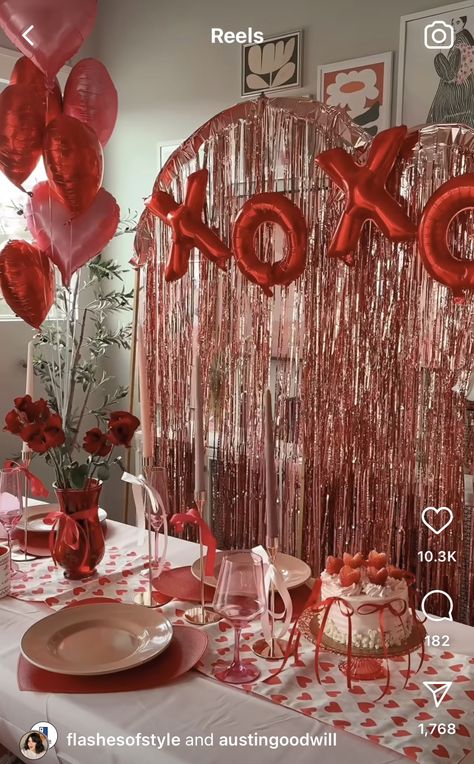 Xoxo Balloons, Retro Wedding Theme, Bride To Be Decorations, 14th Birthday Party Ideas, Galentines Day Ideas, Red Birthday Party, Seventeenth Birthday, Pink Bachelorette Party, 21st Bday Ideas