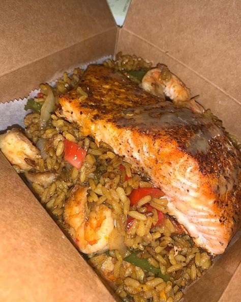 Nafeesa😍😍 on Instagram: “Salmon An Shrimp 🍤 Fried Rice😜Call to order #2678267563📞” Salmon And Shrimp Dinner Ideas, Cajun Kitchen, Shrimp Fried Rice, Soul Food Dinner, Stay Hungry, Soul Ties, Mood Food, Videos Cooking, Food Babe