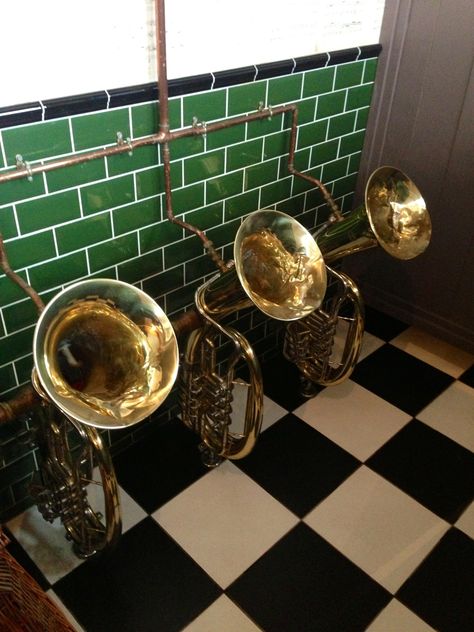 Musical toilets Pub Toilets Design, Nightclub Toilet, Concert Bathroom, Pub Toilets, Restaurant Toilet, Fun Toilet, Toilet Hotel, Cool Toilets, Pub Interior Design