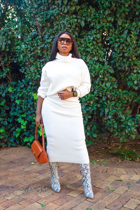 Button Down Dress Outfit Winter, All White Church Outfit, Cream Skirt Outfit Winter, Cream Leather Skirt Outfit, White Boots Outfit Black Women, Pleated White Skirt Outfit, All White Outfit Winter, All White Winter Outfit, All White Party Outfits