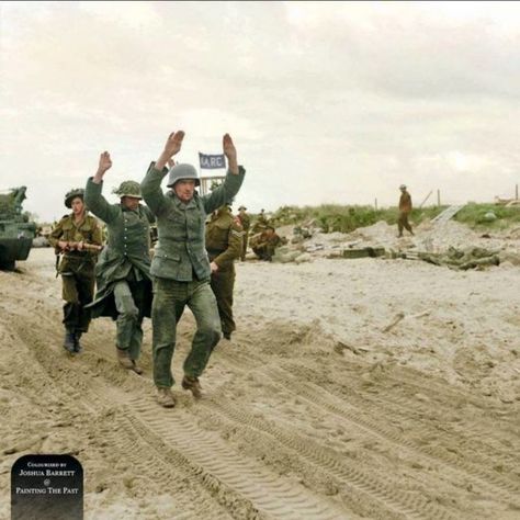 Wonderful Colorized images of D-Day D Day Photos, D Day Normandy, Battle Of Normandy, Operation Overlord, D Day Invasion, Normandy Landings, British Beaches, D Day Landings, Gold Beach