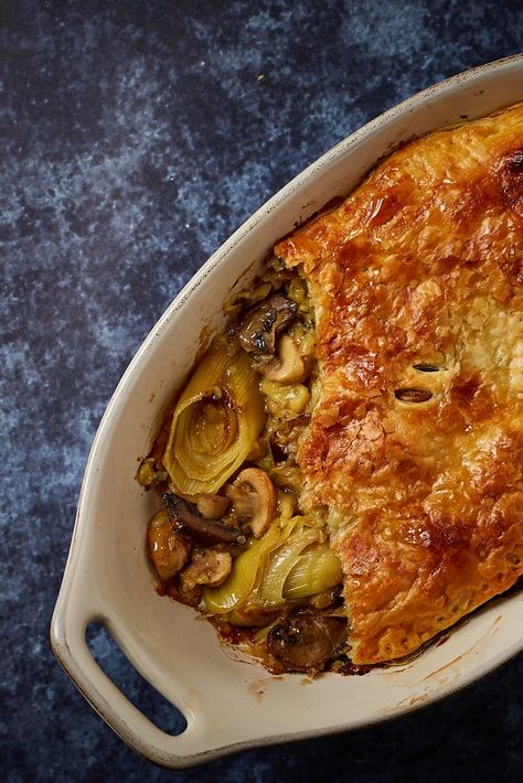 Vegan Diner, Mushroom Vegan, Vegan Pies Recipes, Leek Recipes, Thyme Recipes, Great British Chefs, Vegan Pie, Midweek Meals, Food Website