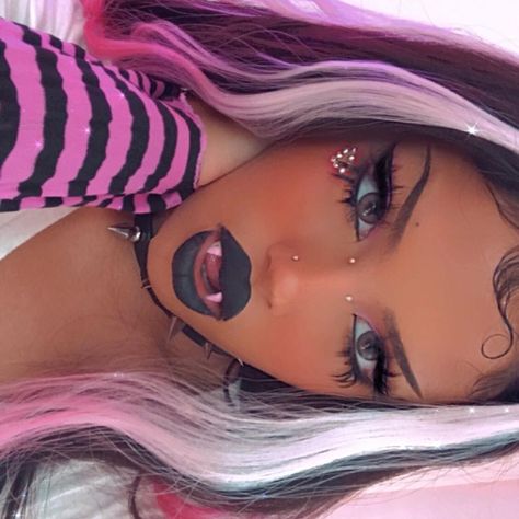 @xobrendababe’s Instagram post: “🦷💉🧸 collab with one of my favorite beautiful artists @babyleska 🎀 -lashes: @missbehavebeauty “bubblegum”” People Drawing, Alt Makeup, Alternative Makeup, Edgy Makeup, Creative Makeup Looks, No Eyeliner Makeup, Baddie Makeup, Looks Black, Pink Makeup