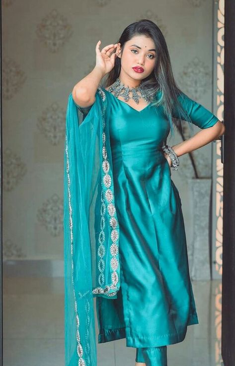 Satin Indian Dress, Satin Kurti Designs, Silk Suit Designs Indian, Straight Kurti Designs, Anarkali Dress Pattern, Simple Kurti Designs, Desi Fashion Casual, Indian Dresses Traditional, Dress Design Patterns