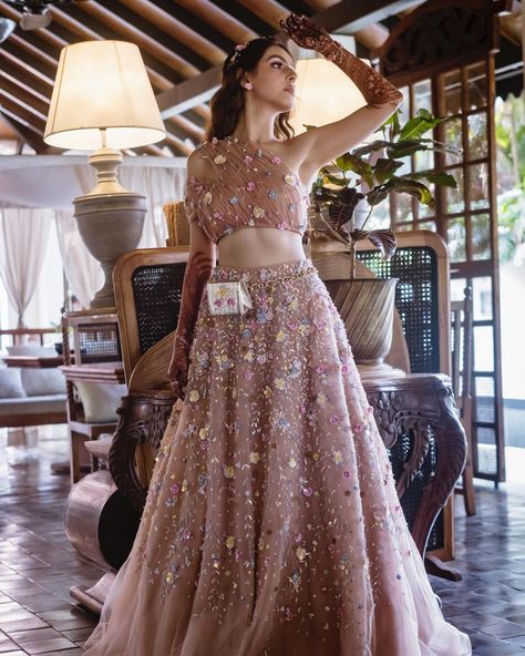 One Shoulder Choli, Beautiful Lehengas, Goa Wedding, Mehendi Outfit, Mehendi Outfits, Diwali Outfits, Floral Lehenga, Bridal Lehenga Collection, Green Lehenga