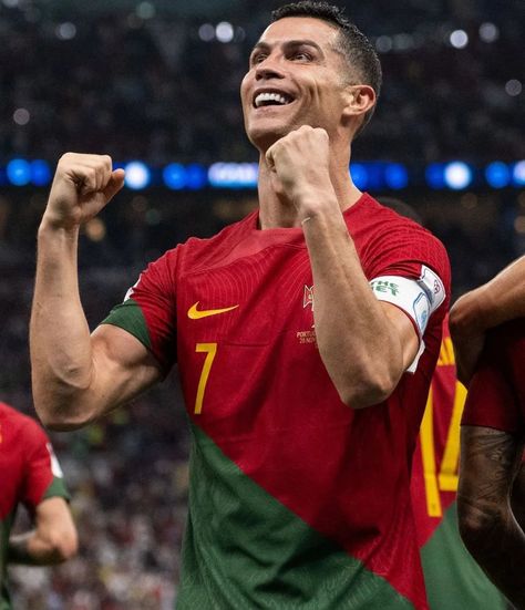 Ronaldo Portugal, Cristiano Ronaldo Portugal, Ronaldo Real, Qatar 2022, Muslimah Aesthetic, Best Player, Cristiano Ronaldo, Ronaldo, World Cup