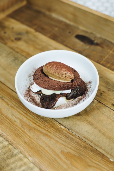 Tiramisu Plating, Deconstructed Tiramisu, Tiramisu Espresso, Italy Dinner, Pastry Kitchen, Plate Ideas, Coffee Ice, Restaurant Ideas, Lady Fingers