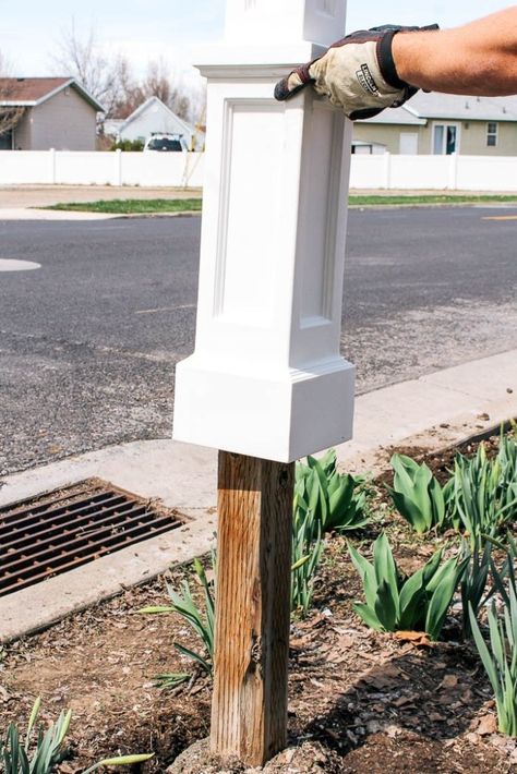 Farmhouse Mailboxes, White Mailbox, Brick Mailbox, Old Mailbox, Mailbox Makeover, Landscape Design Garden, Front Yard Ideas, Mailbox Landscaping, Diy Mailbox