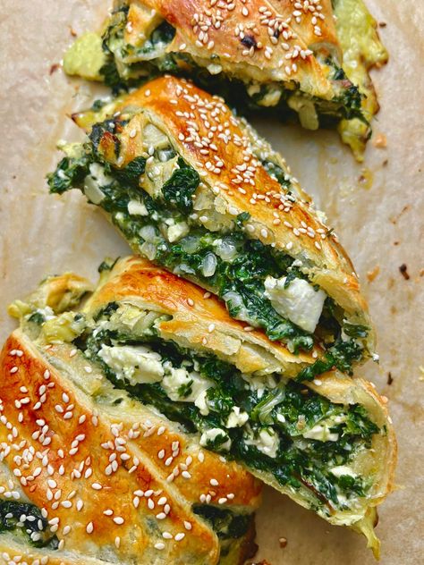 Puff Pastry Braid Recipes, Puff Pastry Spanakopita Recipe, Savory Puff Pastry Braids, Spanakopita With Puff Pastry, Puff Pastry Braid Savory, Spanakopita Puff Pastry, Spinach And Feta Puff Pastry, Spanakopita Recipe Puff Pastry, Spinach Pie Puff Pastry