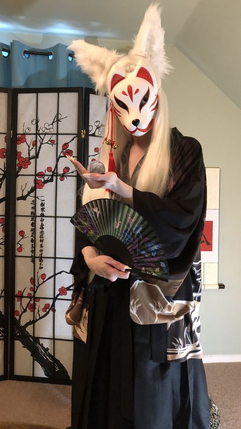 Kitsune Halloween Costume, Japan Halloween Costume, Chinese Halloween Costume, Kitsune Costume, Fox In Japanese, Kitsune Cosplay, Japan Mask, Japanese Halloween, Kitsune Mask