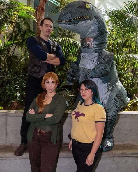 “Have you ever seen a dinosaur?” To continue the JWFK love, here’s a shot of our little group at Los Angeles Comic Con. I submitted this pic for the Jurassic Halloween costume photo contest and we got chosen! It was the cherry on top of a perfect Jurassic themed year, lemme tell you.🥰 #JurassicJune #JurassicPark #JurassicWorld #JurassicWorldFallenKingdom #ClaireDearing #OwenGrady Claire Jurassic World, Claire Dearing, Jurassic World Fallen Kingdom, A Dinosaur, Cherry On Top, Jurassic World, Jurassic Park, Photo Contest, Halloween Ideas