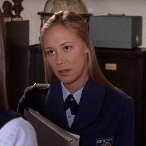 Paris Geller Season 1, Paris Geller Hair, Paris Geller Studying, Paris Geller Icon, Paris Geller Wallpaper, Mirrorball Girlies, Paris Geller Study Motivation, Paris Geller Aesthetic, Paris Gilmore