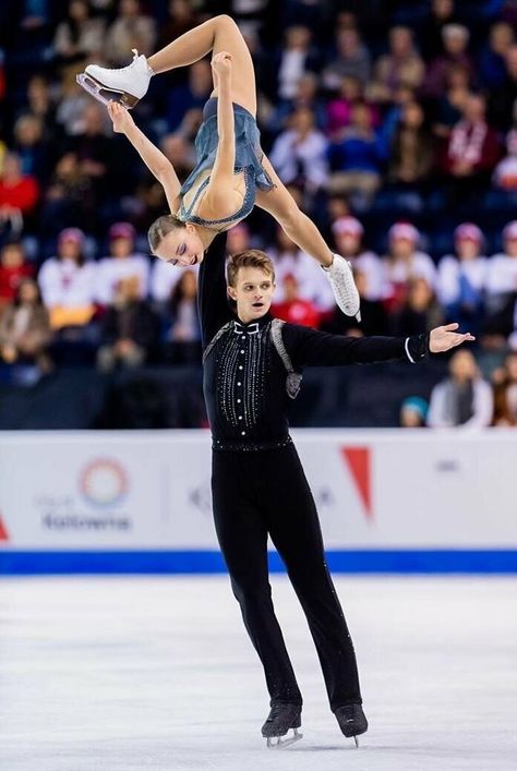 Pairs Figure Skating, Love On Ice, Evgeni Plushenko, Skating Aesthetic, Ice Dance, Ice Skating, Figure Skating, Skating