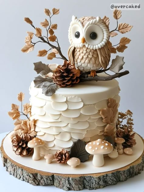 Fall Theme Cakes, Cake With Edible Flowers, Owl Cake Birthday, Homemade Christmas Cake, Edible Flowers Cake, West World, Woodland Cake, Owl Cake, Birthday Cake Decorating Ideas