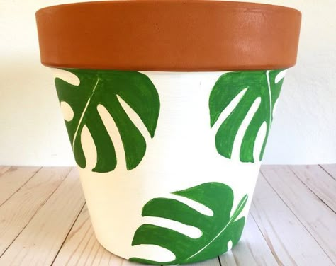 Flower Pots Painting, Herb Garden Designs, Pots Painting, Painted Flower Pot, Vasos Vintage, Terra Cotta Clay Pots, Plant Pot Design, Herbs Garden, Flower Pot Art