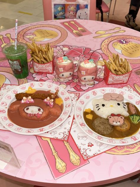 Japan Dessert, Picnic Date Food, Cafe Japan, Sanrio Puroland, Kawaii Dessert, Picnic Inspiration, Kawaii Cooking, Cute Snacks, Food Babe