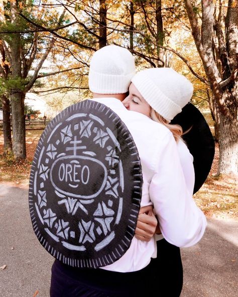 Diy Halloween Costume Ideas, Easy Couples Costumes, Creative Halloween Costumes Diy, Halloween Costumes Diy Couples, Cute Couples Costumes, Funny Couple Halloween Costumes, Diy Couples Costumes, Halloween Costume Ideas For Couples, Costume Ideas For Couples