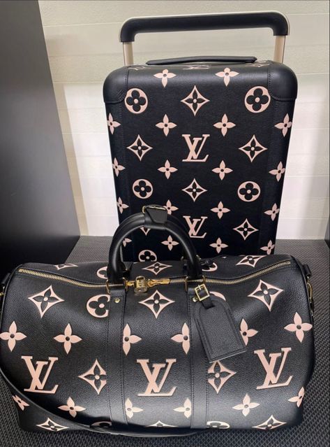 Louis Vuitton Luggage Set, Luxury Luggage Sets, Louis Vuitton Suitcase, Cute Luggage, Stylish Luggage, Louis Vuitton Travel Bags, Trendy Purses, Louis Vuitton Travel, Luxury Bags Collection