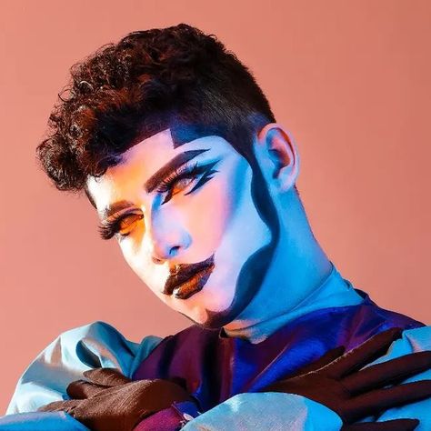 Ocaso.Stelar 🌅 on Instagram: "I don't wanna feel blue 💙 Pt. 1 • Con @hellekin_d.orion ✨ • 📷 @conqueramaconsulting  @luzbelzoldyck @zacoraofc @anitovar98  • #drag #dragking #hyperking #dragartist #art #makeup #makeupart #dragmakeup #makeupartist #maquillaje #maquillajeartistico #photography #fotografia" Drag King Makeup, Drag King, Drag Makeup, Art Makeup, Ice King, Feeling Blue, Face Art, Makeup Art, Stardust