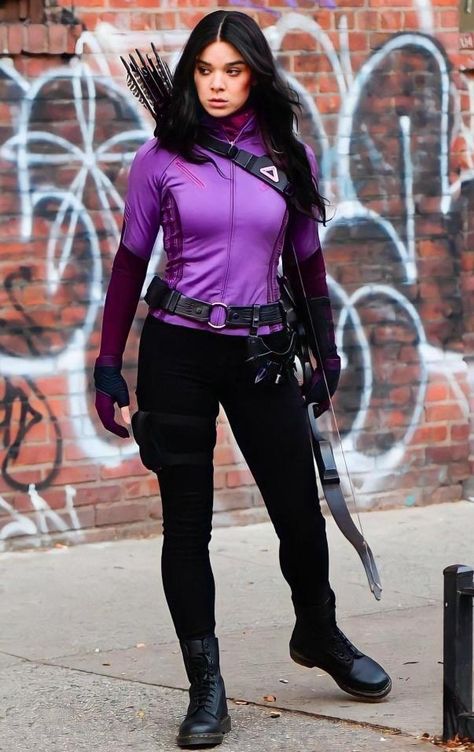 Hawkeye Costume, Kate Bishop Hawkeye, Black Widow Avengers, Young Avengers, Kate Bishop, Celebrity Style Red Carpet, Clint Barton, Hero Costumes, Comics Girls