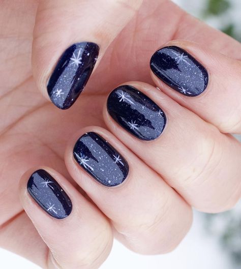 Color Block Nails, Navy Nails, Nail Art Photos, Confetti Nails, Witchy Nails, Winter Manicure, Nail Art Images, Nail Photos, Metallic Nails