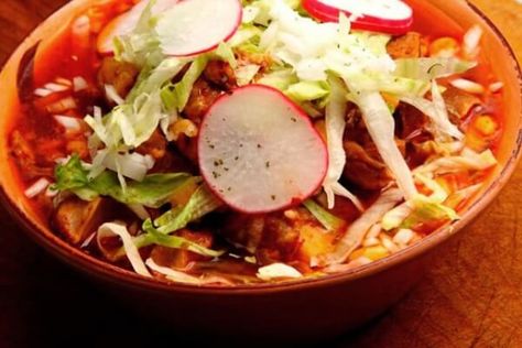 La receta del POZOLE AL ESTILO JALISCO forma parte de las clásicas recetas de comidas tradicionales mexicanas. Es una receta muy fácil y exquisita. Pozole Recipe, Recipes With Enchilada Sauce, Mexico Food, Chicken Enchilada Recipe, Enchilada Recipes, Appetizer Salads, Food Tasting, Mexican Food Recipes Authentic, Chicken Enchiladas