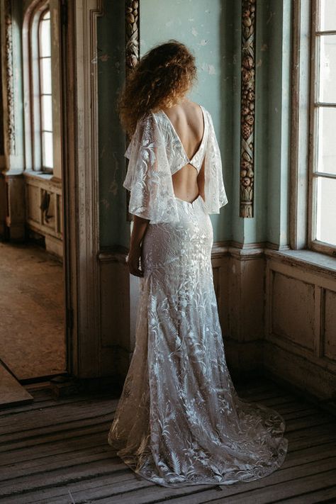 Online — Elizabeth Dye Anthropologie Bridal Gowns, Wedding Dress Big Sleeves, Fall Boho Wedding Dress, Mexican Style Wedding Dress, Folk Wedding Dress, 70s Bride, Ranch Wedding Dress, Boho White Dress, Earthy Wedding Dresses