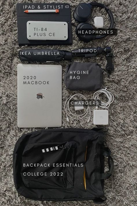 Daily Backpack Essentials, What’s In My Bag College, Tech Bag Essentials, Backpack Essentials College, What In My Bag Aesthetic, Inside My Bag School, What Is In My Bag School, What In My Bag School, Whats In My Bag Essentials