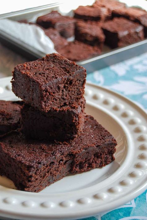 Beetroot Chocolate Brownies, How To Cook Beetroot, Cookie Dough Oreo Brownies, Beetroot Brownies, Beet Brownies, Beetroot Cake, White Chocolate Brownies, Black Bean Brownies, Bean Brownies