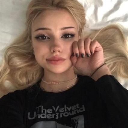 Blonde Egirl, Pale Skin Eye Makeup, Alt Girl Aesthetic, Blonde Brown Eyes, Brown Hair Female, Blonde Hair Pale Skin, Brown Eyes Blonde Hair, Brown Eyes Aesthetic, Pale Skin Makeup