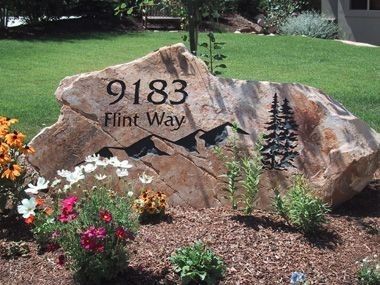 My Front Yard~A rock slab or boulder, with just the house number engraved on it and lit up at night, would add a touch of class to the property. Curb Appeal Porch, Yard Stones, Driveway Entrance Landscaping, Landscape Ideas Front Yard, Front Yards Curb Appeal, Driveway Entrance, Driveway Landscaping, Front Yard Design, Stone Engraving