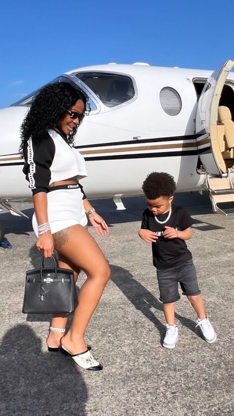 Mom And Son Luxury, Parent Aesthetic, Jayda Cheaves, Mommy And Baby Pictures, Rich Women Lifestyle, Mom Goals, Kid Life, Maternity Photoshoot Outfits, Moms Goals