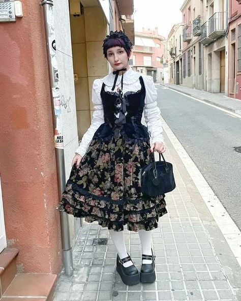 Long Skirt Outfits Aesthetic, Otome Fashion, Skirt Outfits Aesthetic, Jane Marple, Skirts Floral, Alice And The Pirates, Innocent World, Lolita Outfits, Long Skirt Outfits