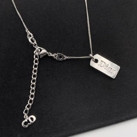 Christian Dior Vintage DIOR Plated logo necklace Oc Accessories, Dior Luxury, Skz Core, Logo Necklace, Dior Men, Crystal Logo, Dior Logo, Dior Vintage, Dr Wardrobe