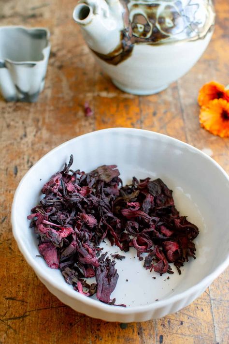 10 Flor de Jamaica (Dried Hibiscus Flower) Recipes Hibiscus Flower Recipes, Hibiscus Jam, Hibiscus Recipes, Hibiscus Recipe, Jamaica Recipes, Using Dried Flowers, Flower Recipes, Jamaica Food, Dried Hibiscus Flowers