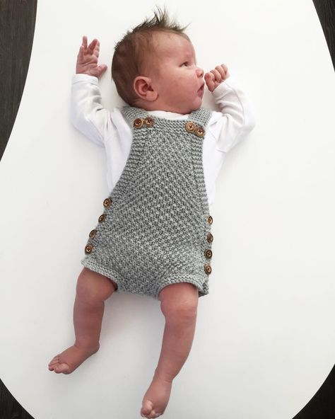 Greetings fellow creatives and crocheters! If you're looking for amazing creative ideas and free crochet patterns, don't hesitate to click the link above! 💤 Crochet Baby Clothes Boy, Crochet Baby Projects, Crochet Patterns Baby Boy, Crochet Baby Costumes, Storing Baby Clothes, Baby Romper Pattern, Crochet Romper, Crochet Baby Boy, Baby Knitwear