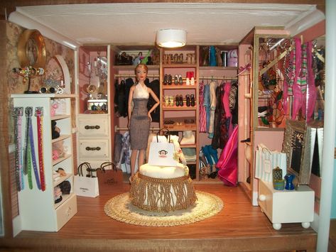 Dollhouse Wardrobe, Barbie Organization, Barbie Case, Doll Diorama, Barbie Doll Set, Barbie Room, Barbie Wardrobe, Barbie Diorama, Dollhouse Printables