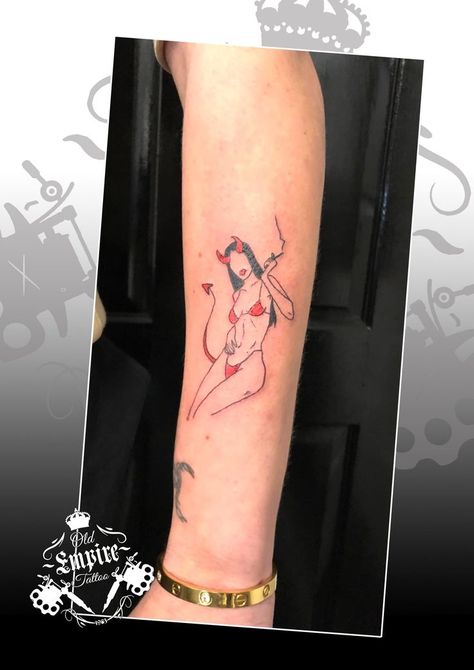 Devil Woman Tattoo, Traditonal Tattoo, Devil Woman, Mujeres Tattoo, Empire Tattoo, Devil Tattoo, Tattoo Outline Drawing, Woman Tattoo, Medusa Tattoo