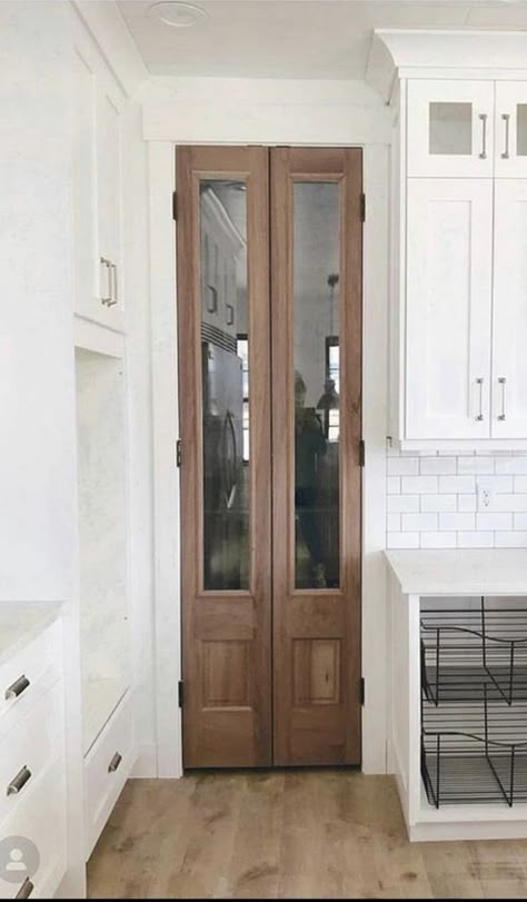 Pantry Storage Organization, Pantry Storage Ideas, Pantry Shelving Ideas, Kitchen Pantry Doors, Pantry Inspiration, House Pantry, Modern Pantry, Pantry Decor, Cabinet Pantry