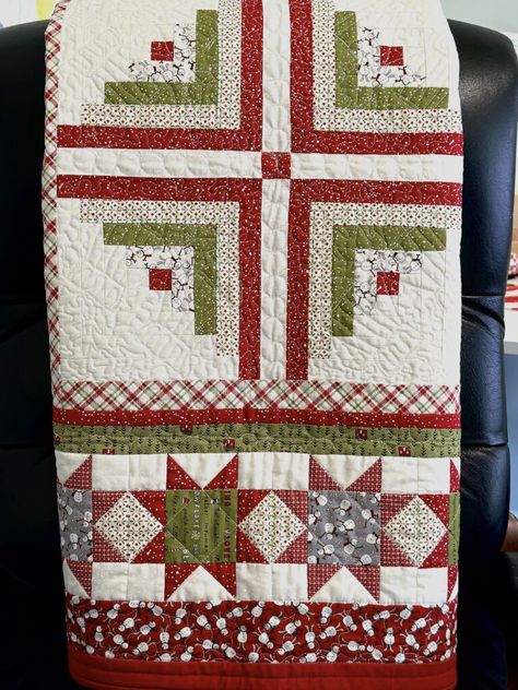 Christmas Log Cabin Quilt Patterns, Christmas Log Cabin, Snowflake Quilt, Christmas Log, Log Cabin Quilt Pattern, Christmas Quilting, Christmas Quilt Patterns, Jelly Roll Quilt Patterns, Cabin Christmas