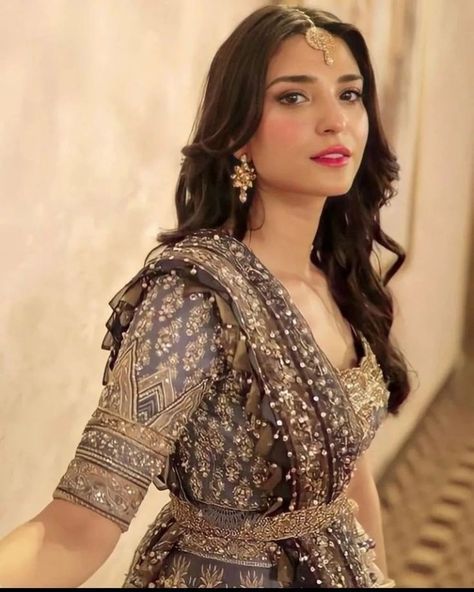 Ramsha Khan, Neelam Muneer, Pakistan Wedding, Function Dresses, Long Frock Designs, Pakistani Formal Dresses, Handsome Celebrities, Pakistani Fancy Dresses, Sleeves Designs For Dresses