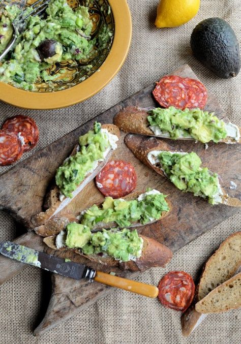 South African style Guacamole and Cream Cheese Tartines South African Appetizers Snacks, African Appetizers For Party, South African Appetizers, African Appetizers, African Christmas, Philadelphia Cream Cheese, Popular Snacks, African Recipes, Fresh Avocado