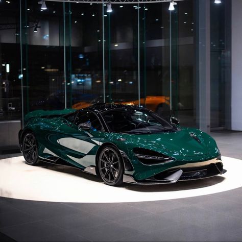 Green Mclaren, Green Lamborghini, Mclaren 765lt, Mclaren Cars, British Racing Green, Mclaren P1, Exotic Sports Cars, Racing Green, Green Photo