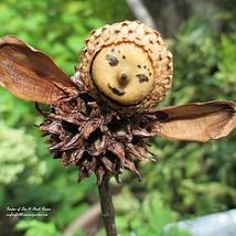 Using natural plant materials found in my yard, I created garden fairi… :: Hometalk Witchy Garden, Garden Fairies, Garden Houses, Garden Posts, Areas Verdes, Faeries Gardens, Deco Nature, Fairy Crafts, Fairy Garden Houses